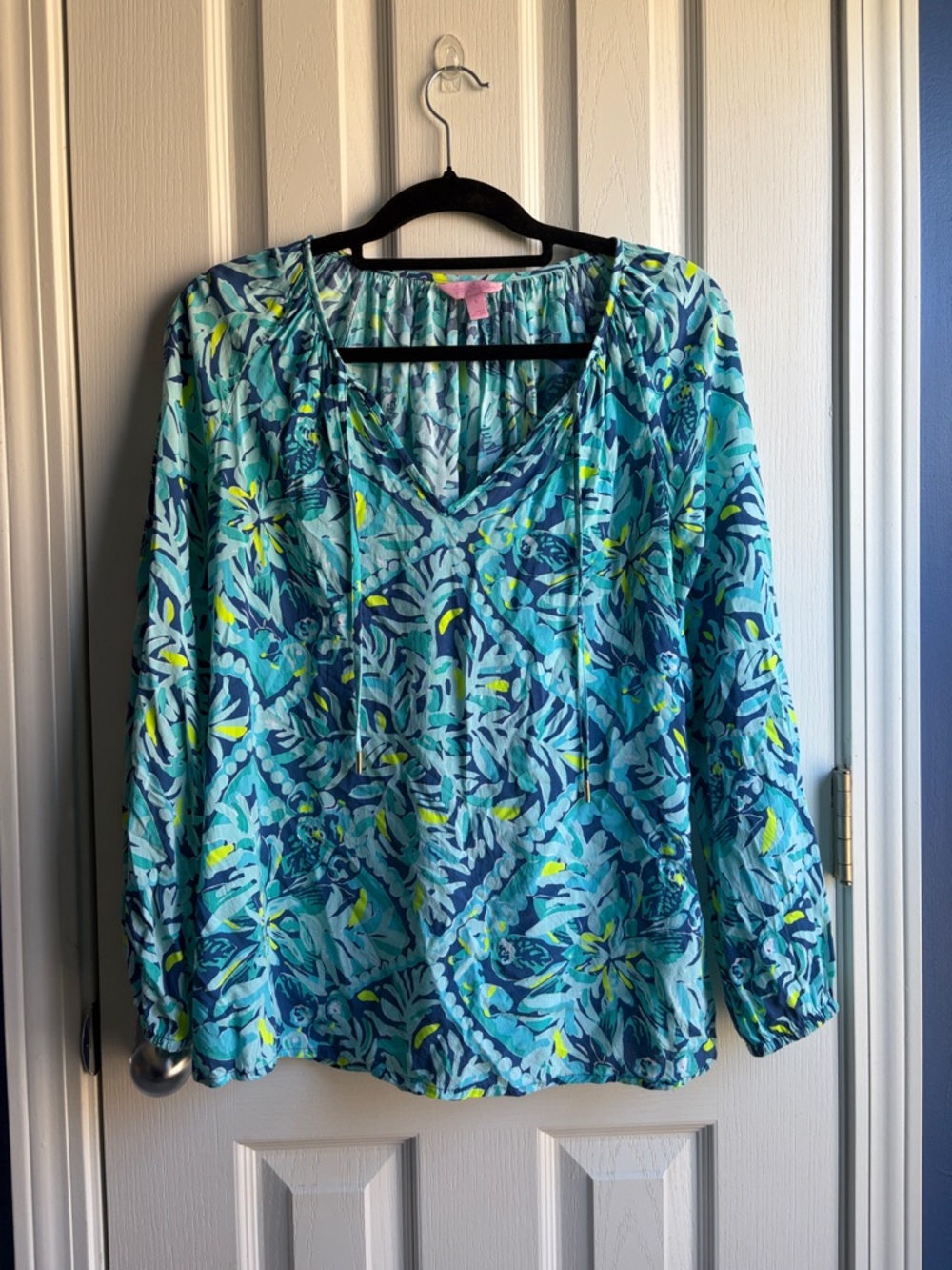 Lilly Pulitzer Willa Tropical V-Neck Tunic Blouse Size Small Vacation Resortwear